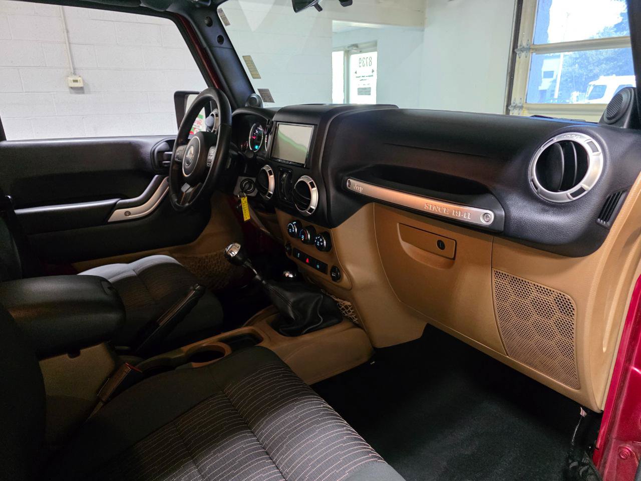 Used 2012 Jeep Wrangler Unlimited Sahara w/ Max Tow Pkg AWD/4WD image 24
