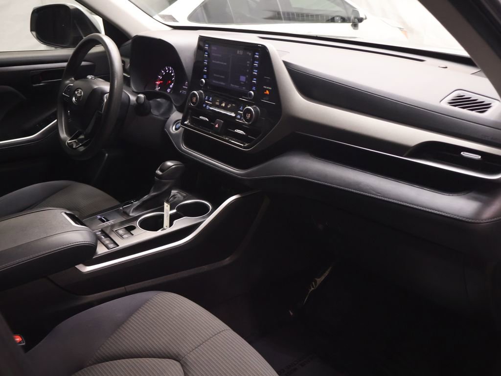 Used 2021 Toyota Highlander L FWD image 10