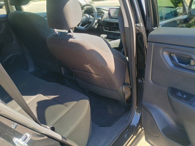 Used 2024 Nissan Rogue S AWD/4WD image 16
