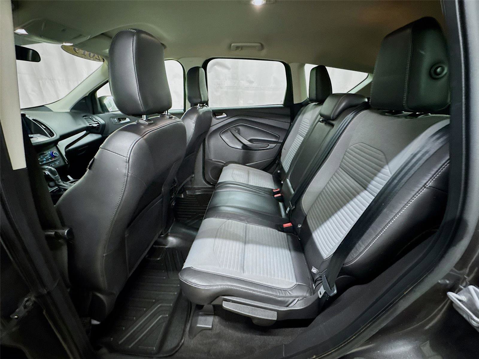 Used 2019 Ford Escape SE image 19