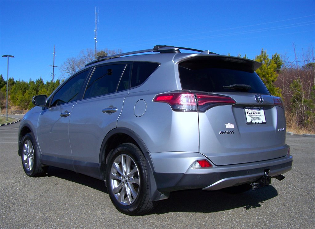 Used 2018 Toyota RAV4 Limited FWD image 2