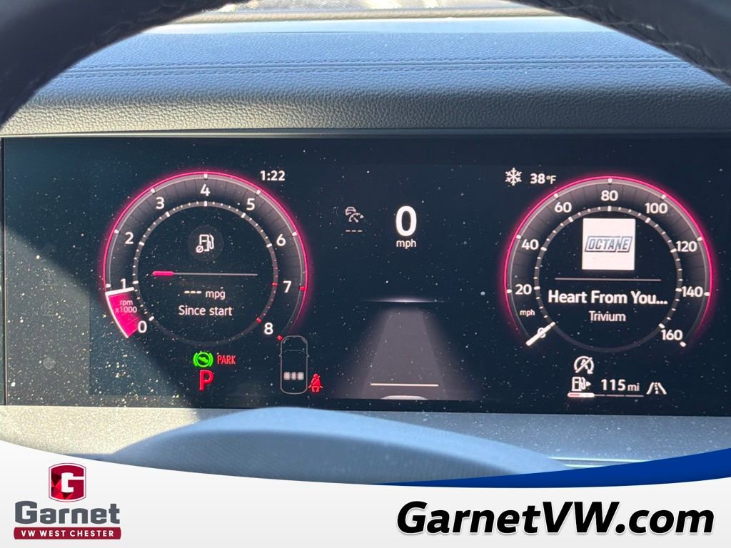 Certified 2025 Volkswagen Tiguan SE R-Line image 16