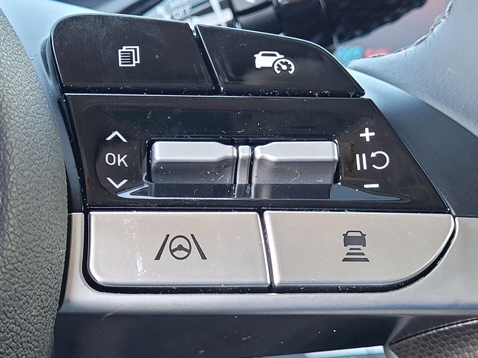 Certified 2025 Hyundai Elantra SEL image 29