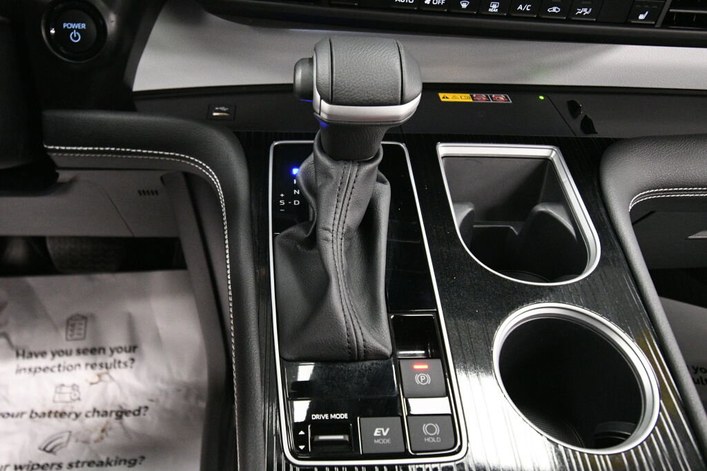 Used 2025 Toyota Sienna XSE w/ XSE Plus Package image 16