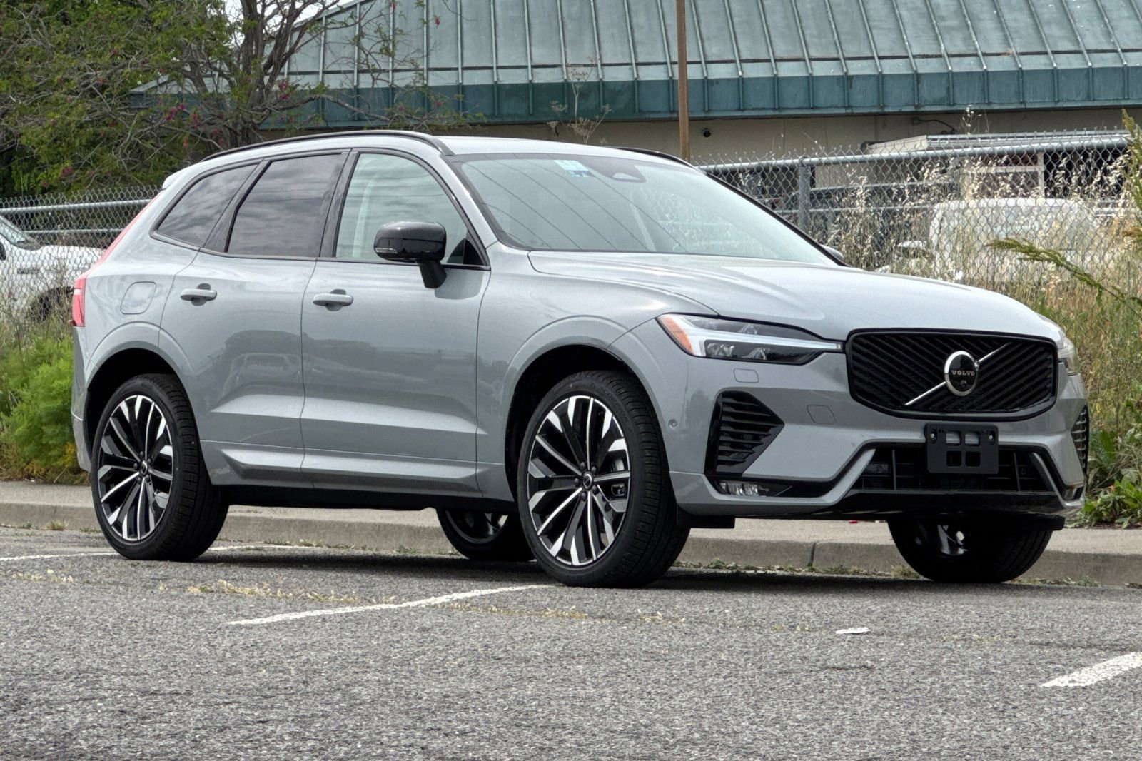New 2026 Volvo XC60 B5 Ultra w/ Protection Package Premier AWD/4WD image 9