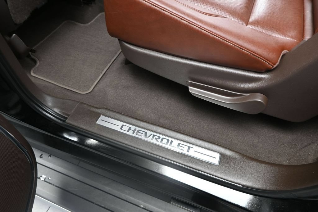 Used 2020 Chevrolet Suburban Premier AWD/4WD image 16