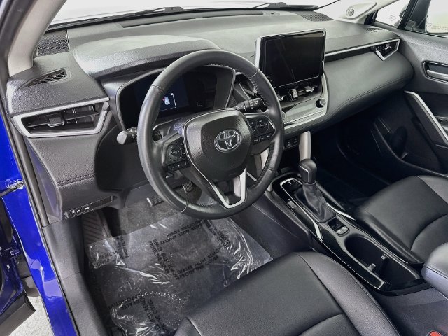 Used 2025 Toyota Corolla Cross XLE w/ Convenience Package AWD/4WD image 21