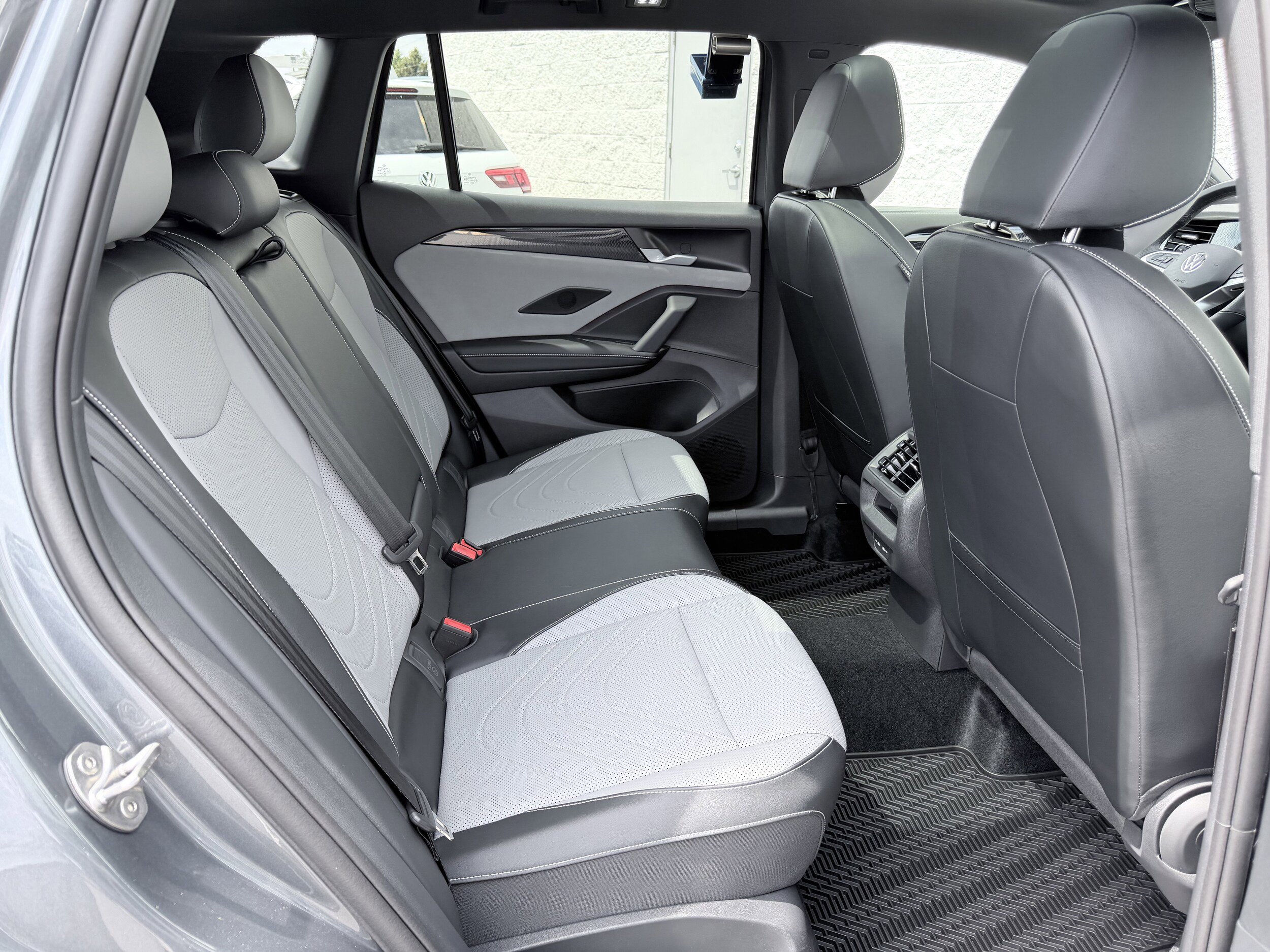 New 2026 Volkswagen Tiguan SE R-Line AWD/4WD image 31