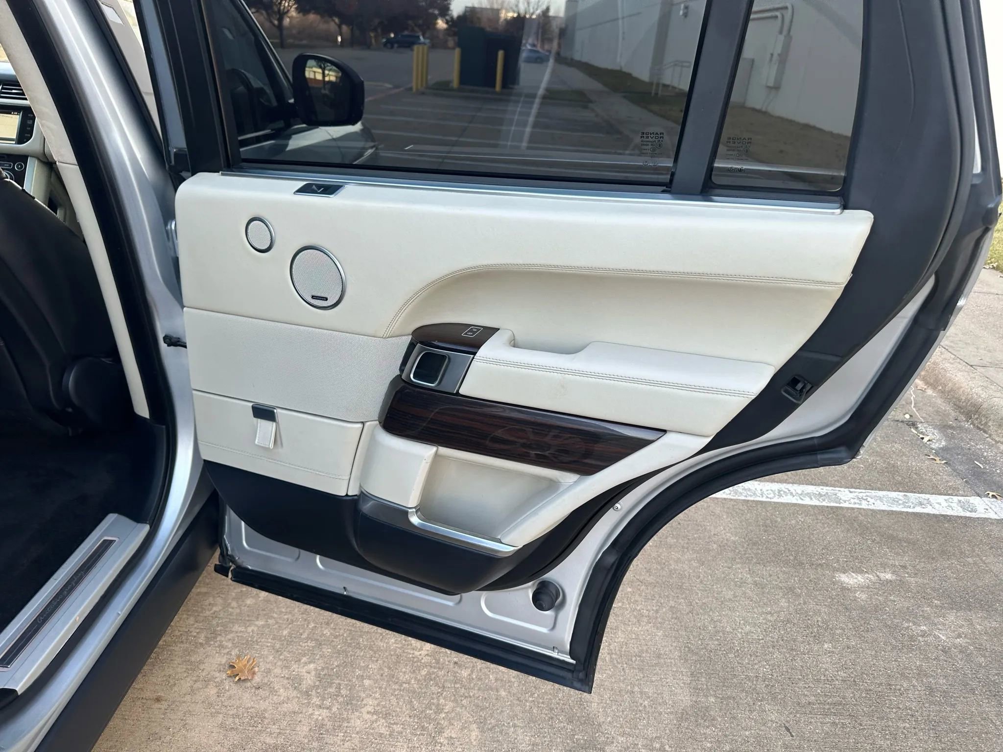 Used 2014 Land Rover Range Rover Long Wheelbase Autobiography image 25