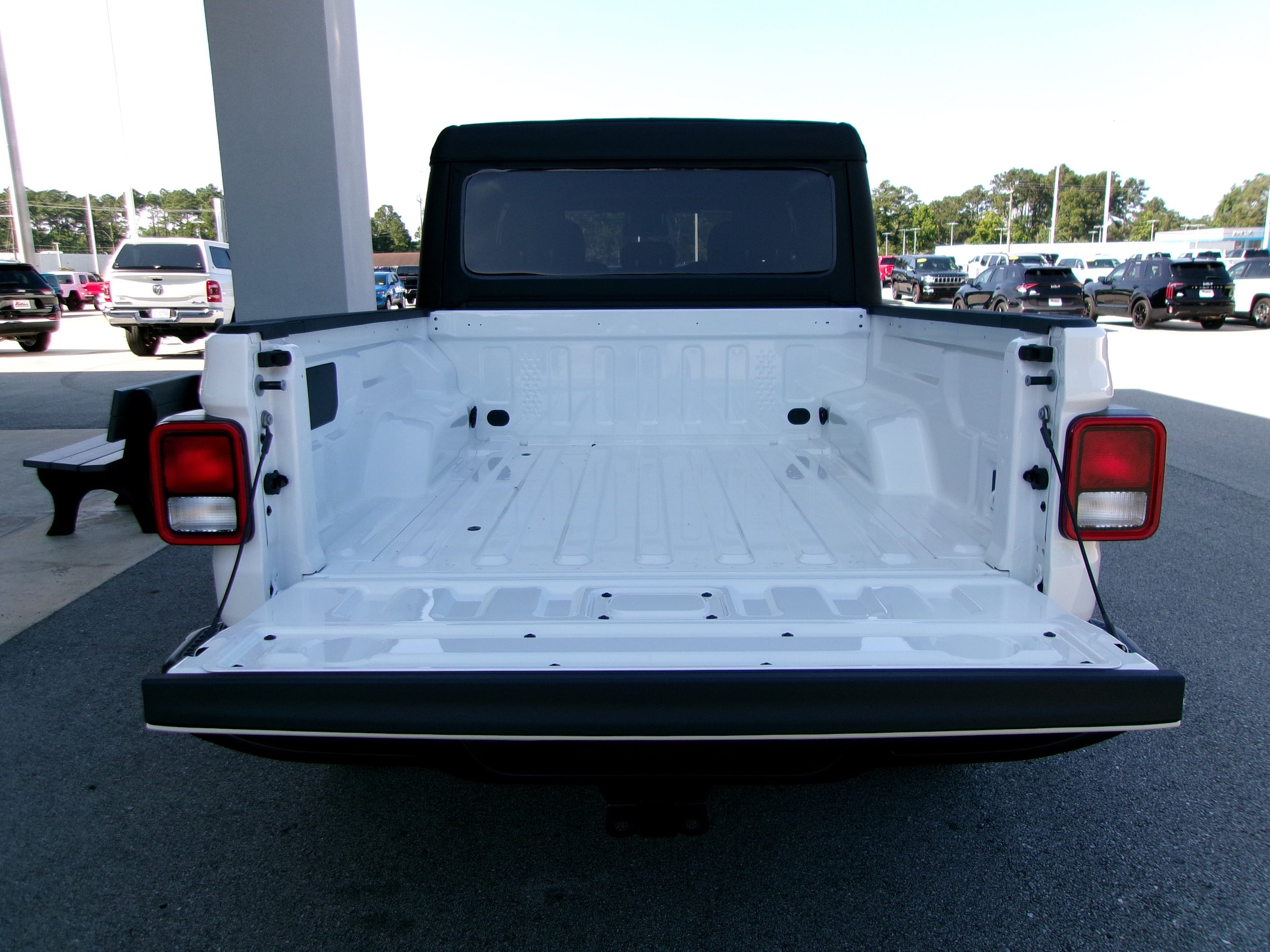 New 2025 Jeep Gladiator Sport AWD/4WD image 20