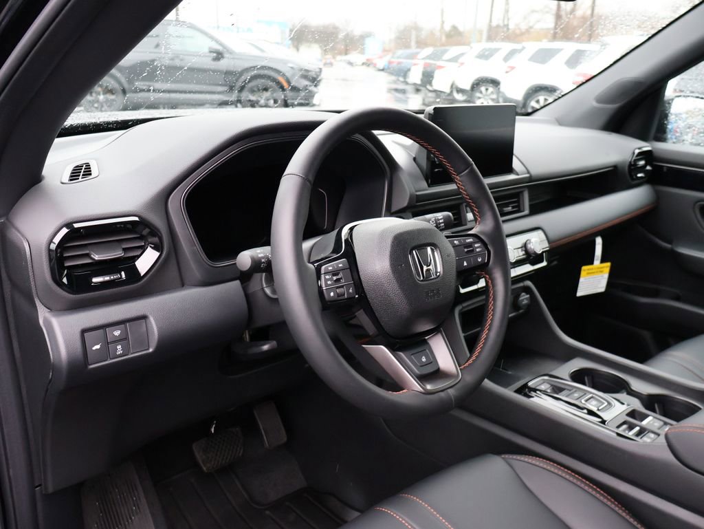 Certified 2025 Honda Pilot TrailSport image 18