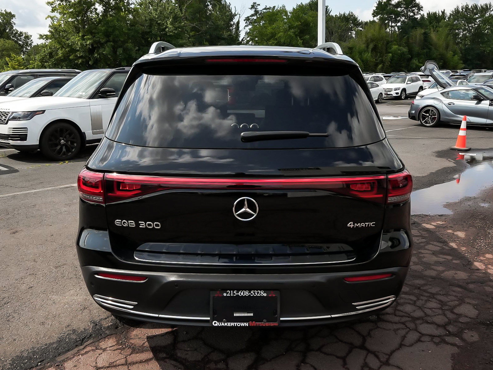 Used 2023 Mercedes-Benz EQB 300 4MATIC w/ Pinnacle Package image 5