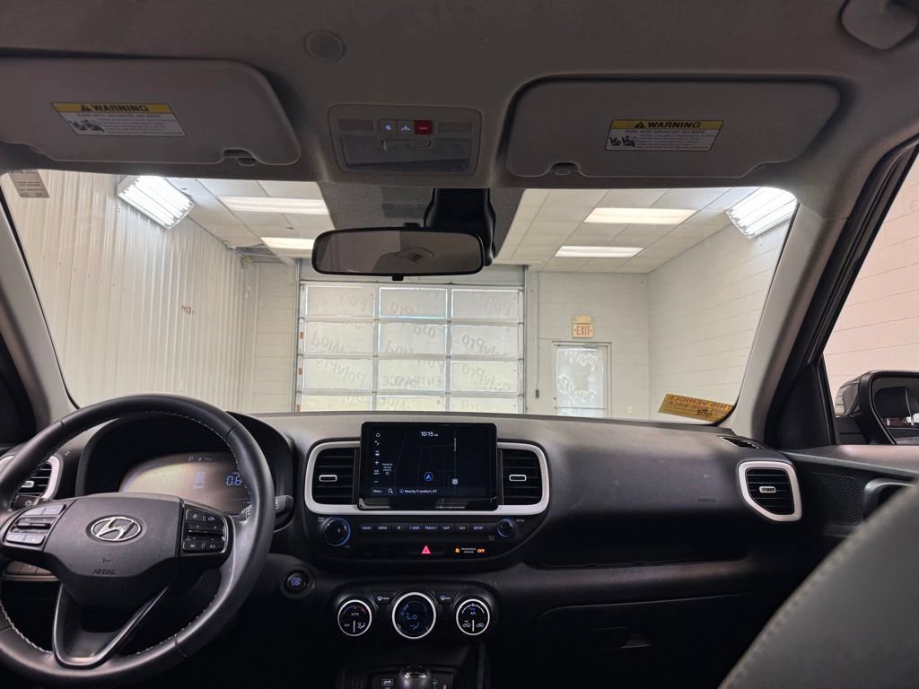 Used 2025 Hyundai Venue Limited FWD image 18