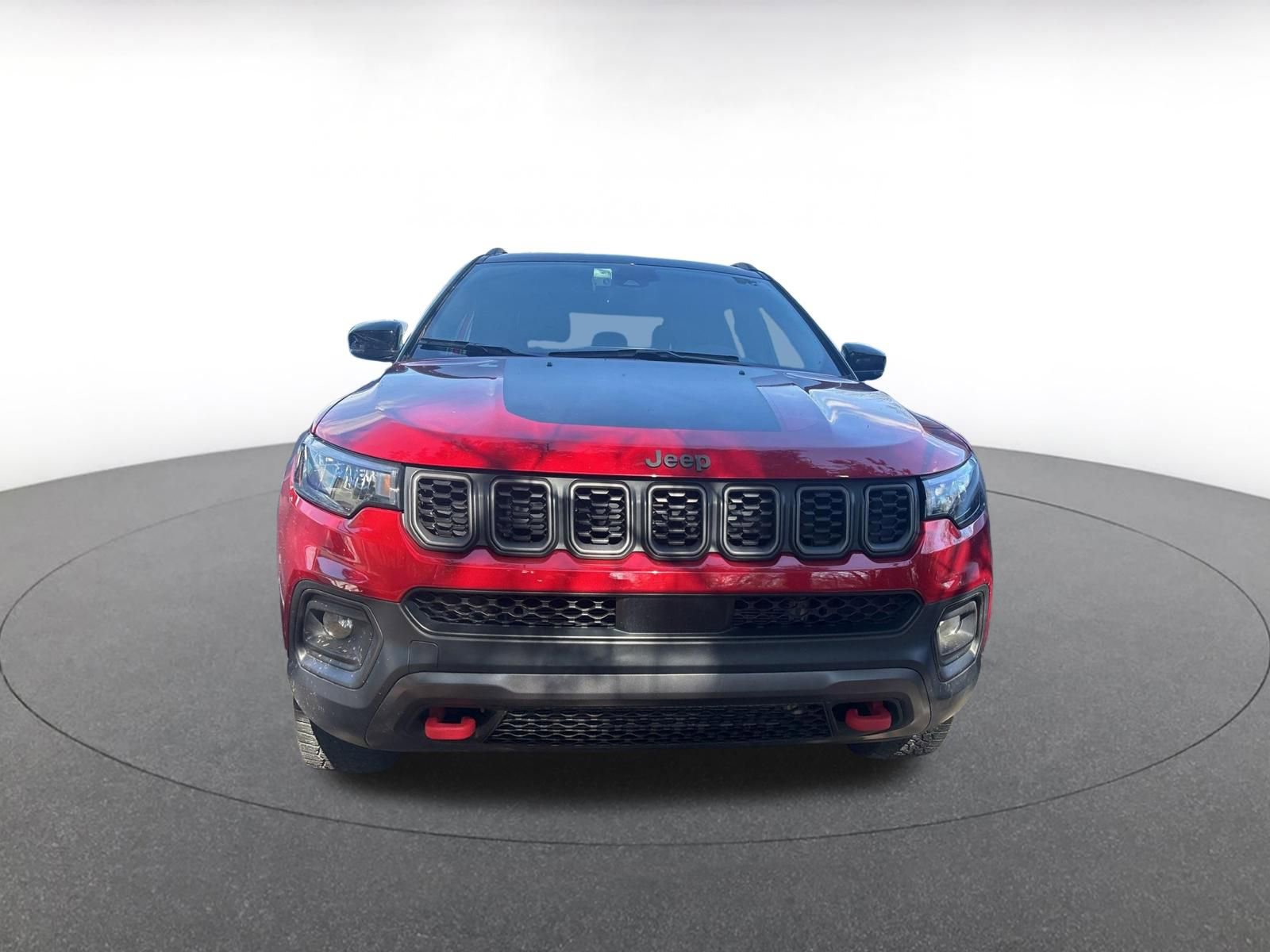 Used 2025 Jeep Compass Trailhawk image 2