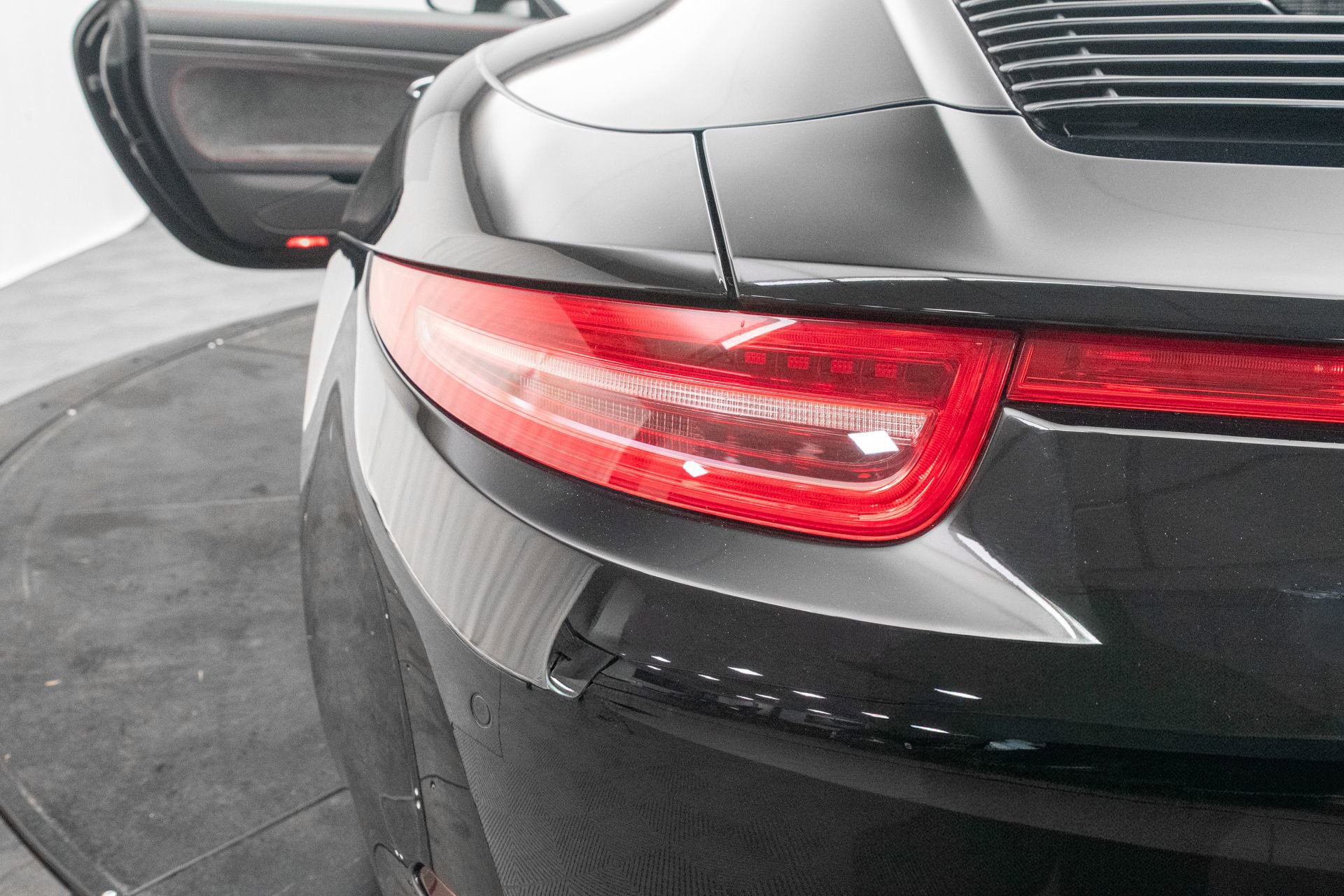 Used 2015 Porsche 911 Carrera 4 GTS image 47