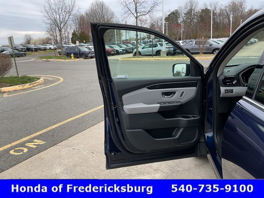 Used 2025 Honda Pilot Elite image 15