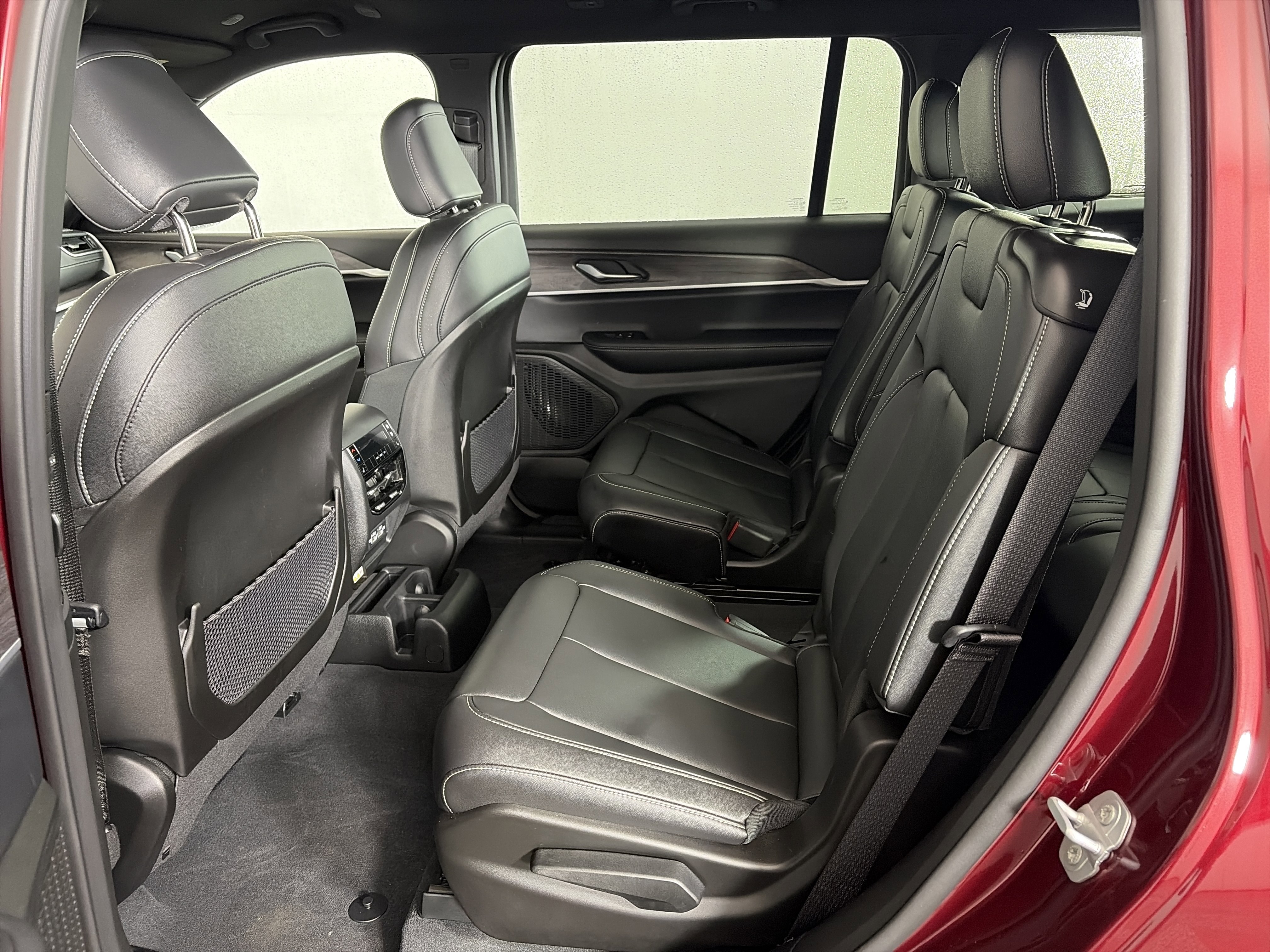 Used 2025 Jeep Grand Cherokee L Limited w/ Black Appearance Package image 7