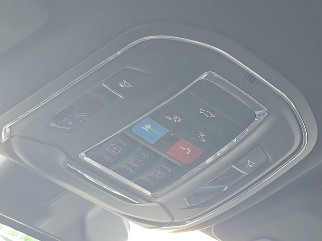 Used 2024 Jeep Grand Cherokee L Limited w/ Luxury Tech Group II AWD/4WD image 35