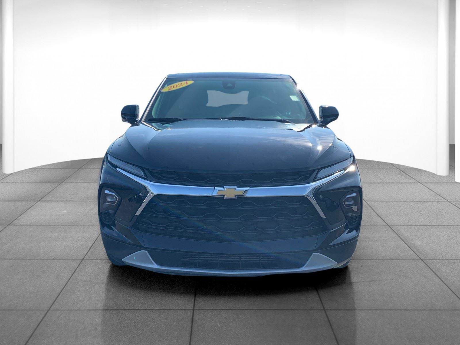 Used 2024 Chevrolet Blazer LT image 2