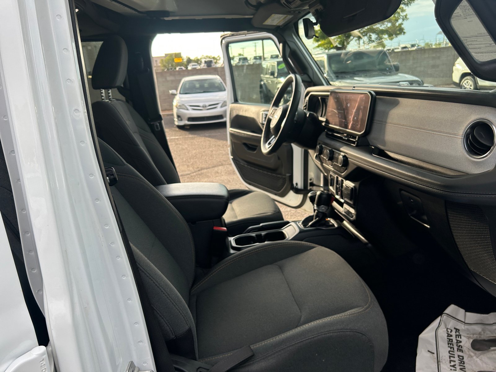 Used 2024 Jeep Wrangler Unlimited Sahara AWD/4WD image 19