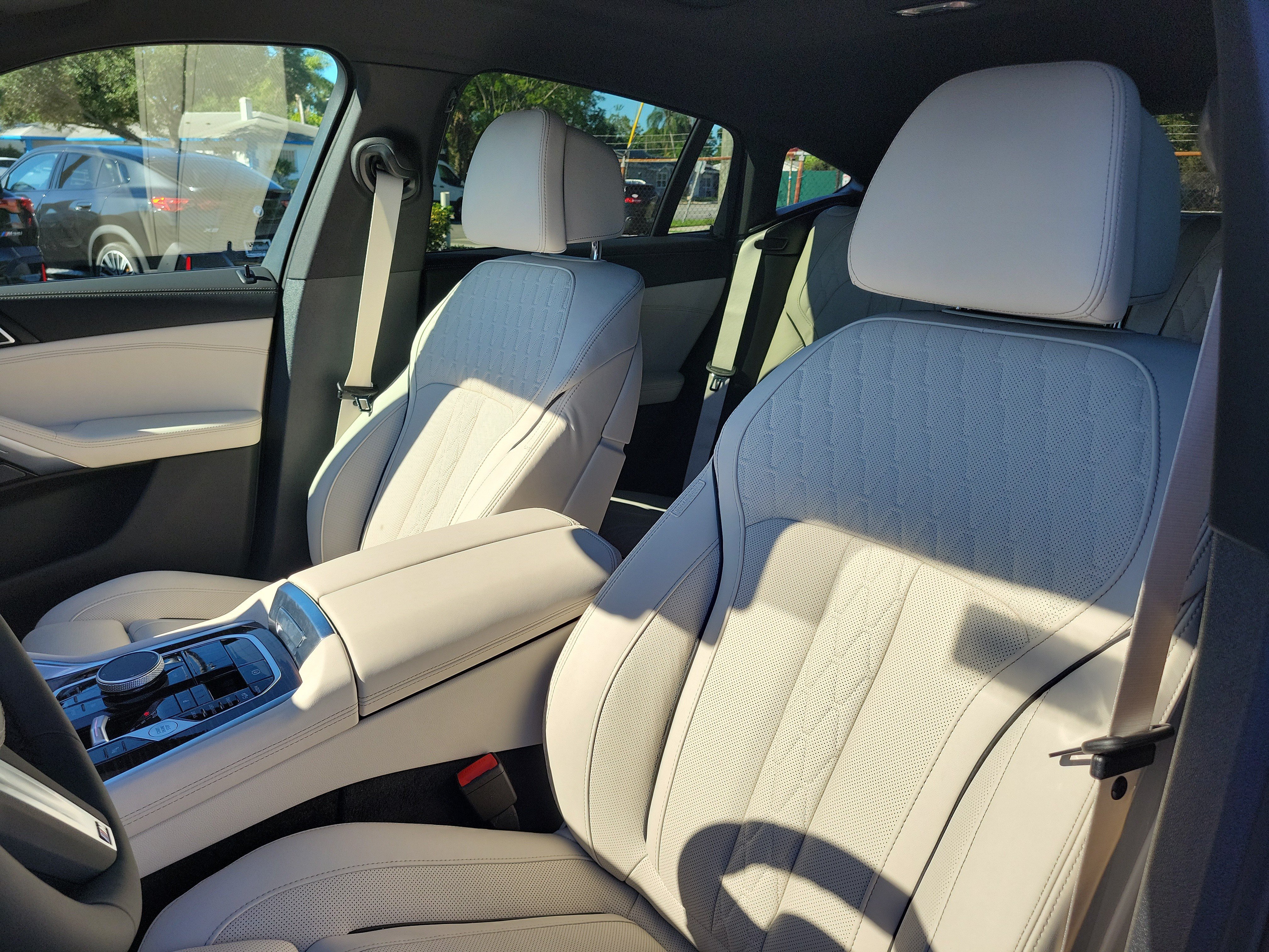 New 2027 BMW X6 xDrive40i w/ Climate Comfort Package AWD/4WD image 17
