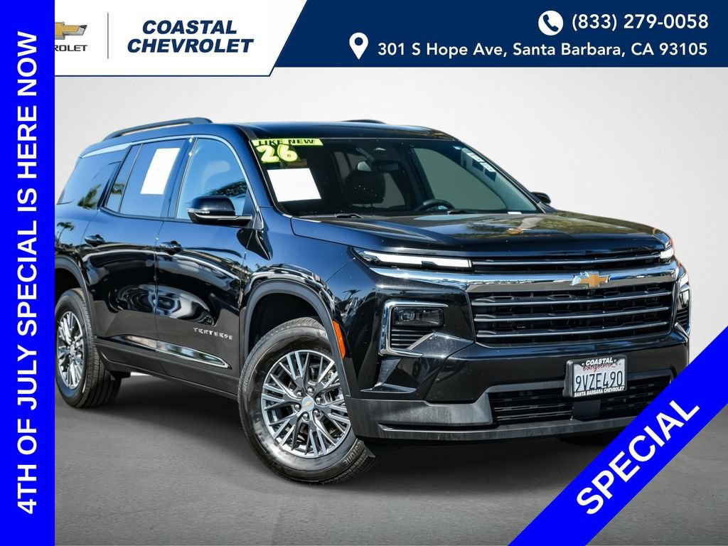 Used 2026 Chevrolet Traverse LT FWD image 1