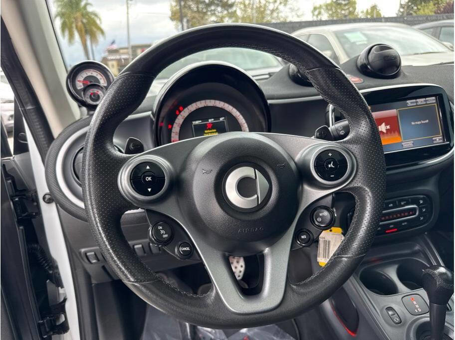 Used 2016 smart fortwo Prime image 9