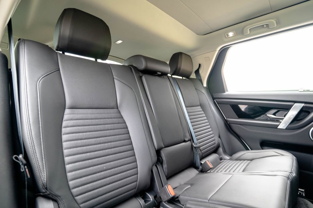 Used 2025 Land Rover Discovery Sport S image 30