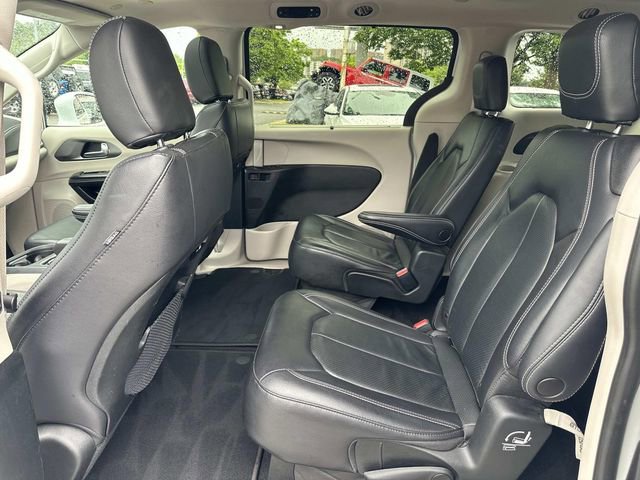 Used 2022 Chrysler Pacifica Touring-L AWD/4WD image 17