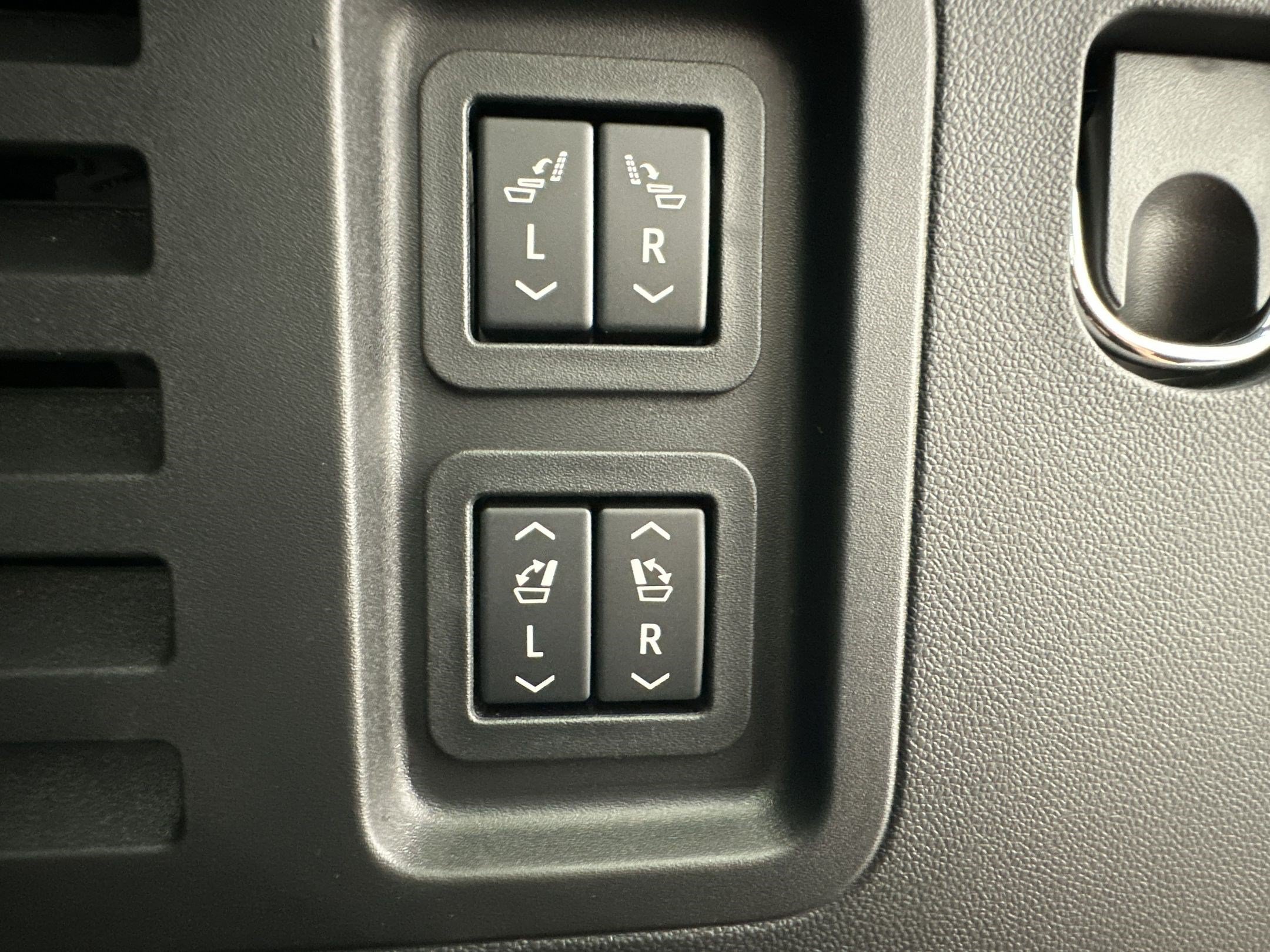 New 2026 Chevrolet Traverse High Country w/ LPO, Floor Liner Package AWD/4WD image 18