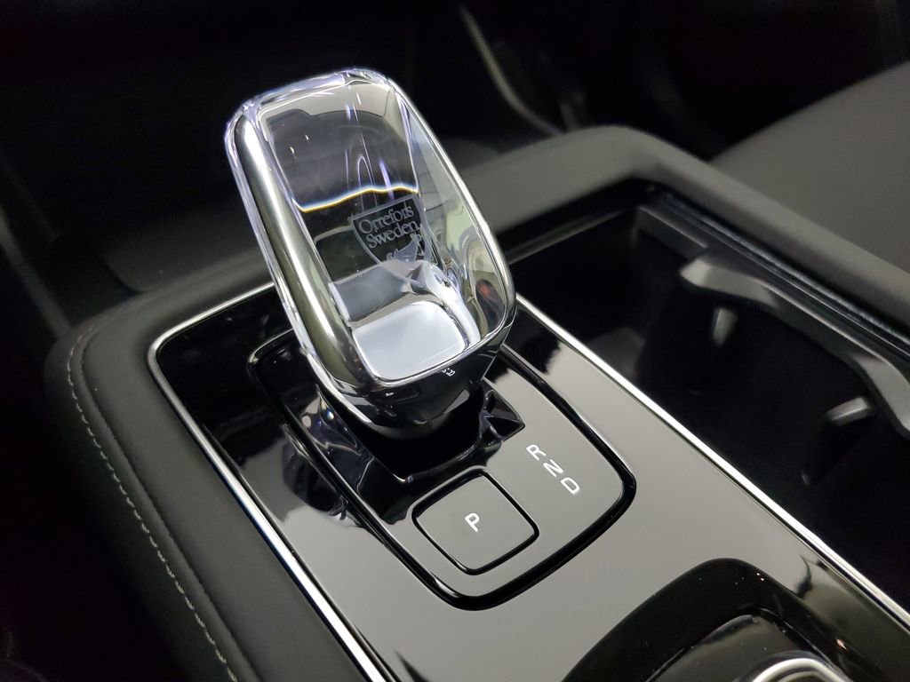 Certified 2025 Volvo XC90 B6 Core w/ Climate Package image 35