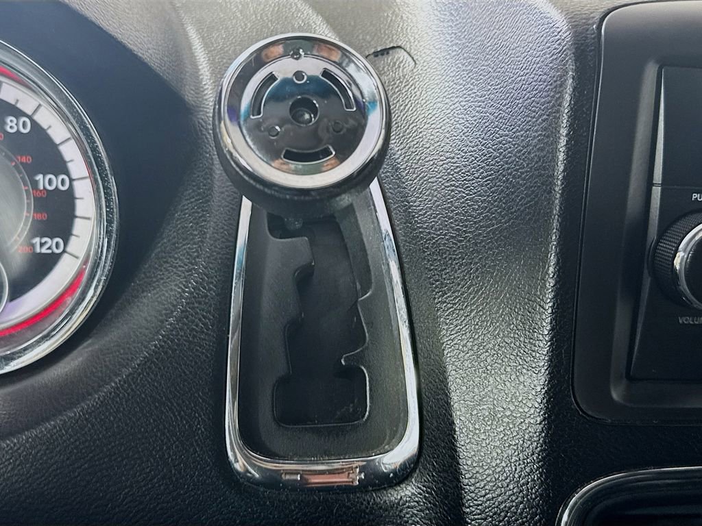 Used 2012 Dodge Grand Caravan SXT image 17