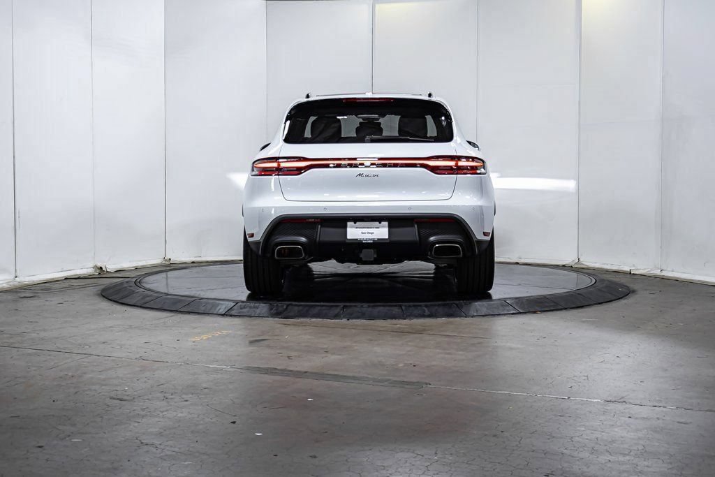 Certified 2025 Porsche Macan AWD/4WD image 6