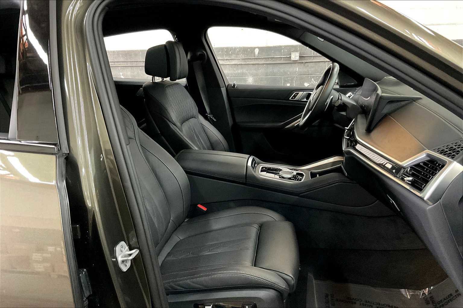 Used 2025 BMW X6 M60i image 10