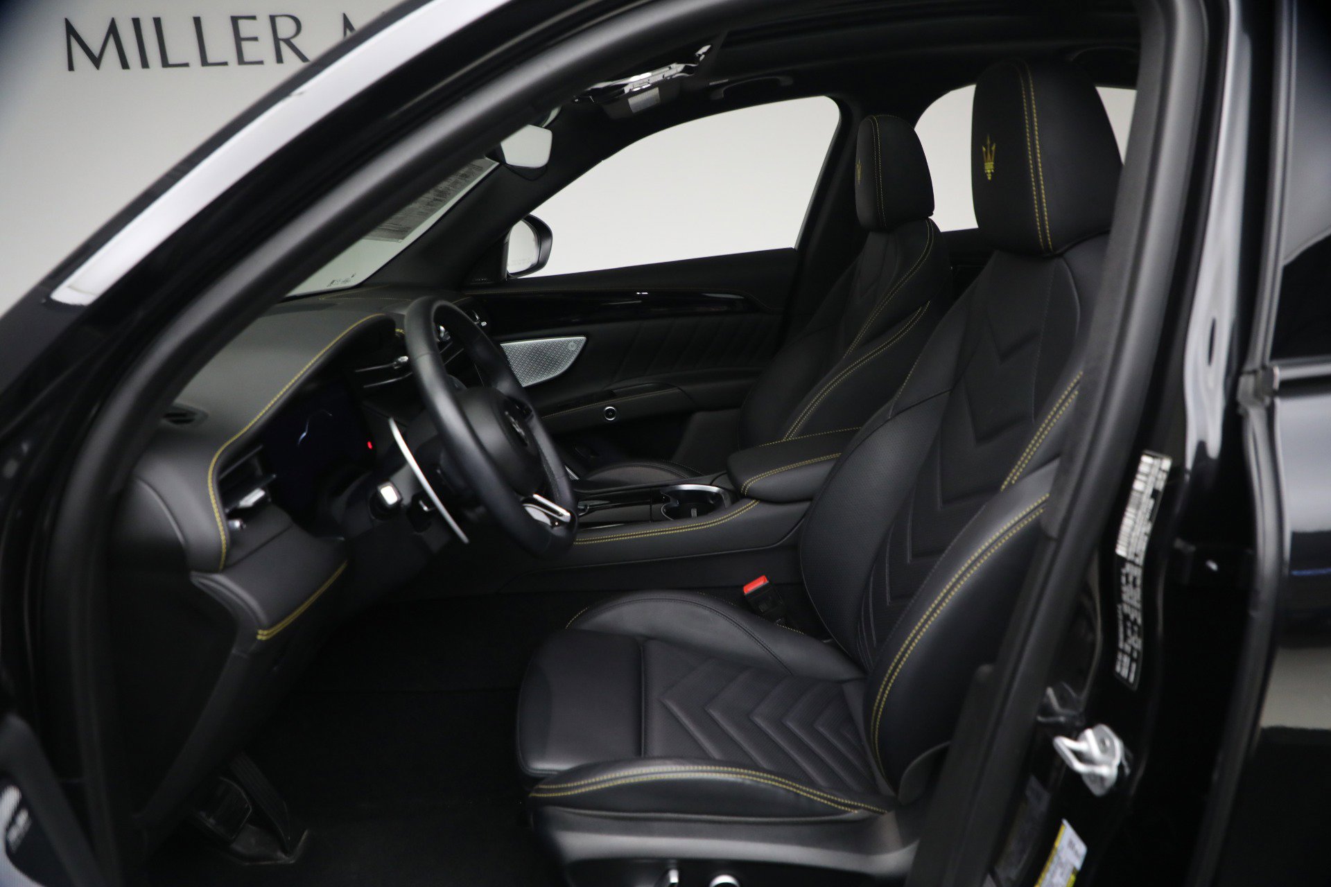 Certified 2023 Maserati Grecale Modena image 14