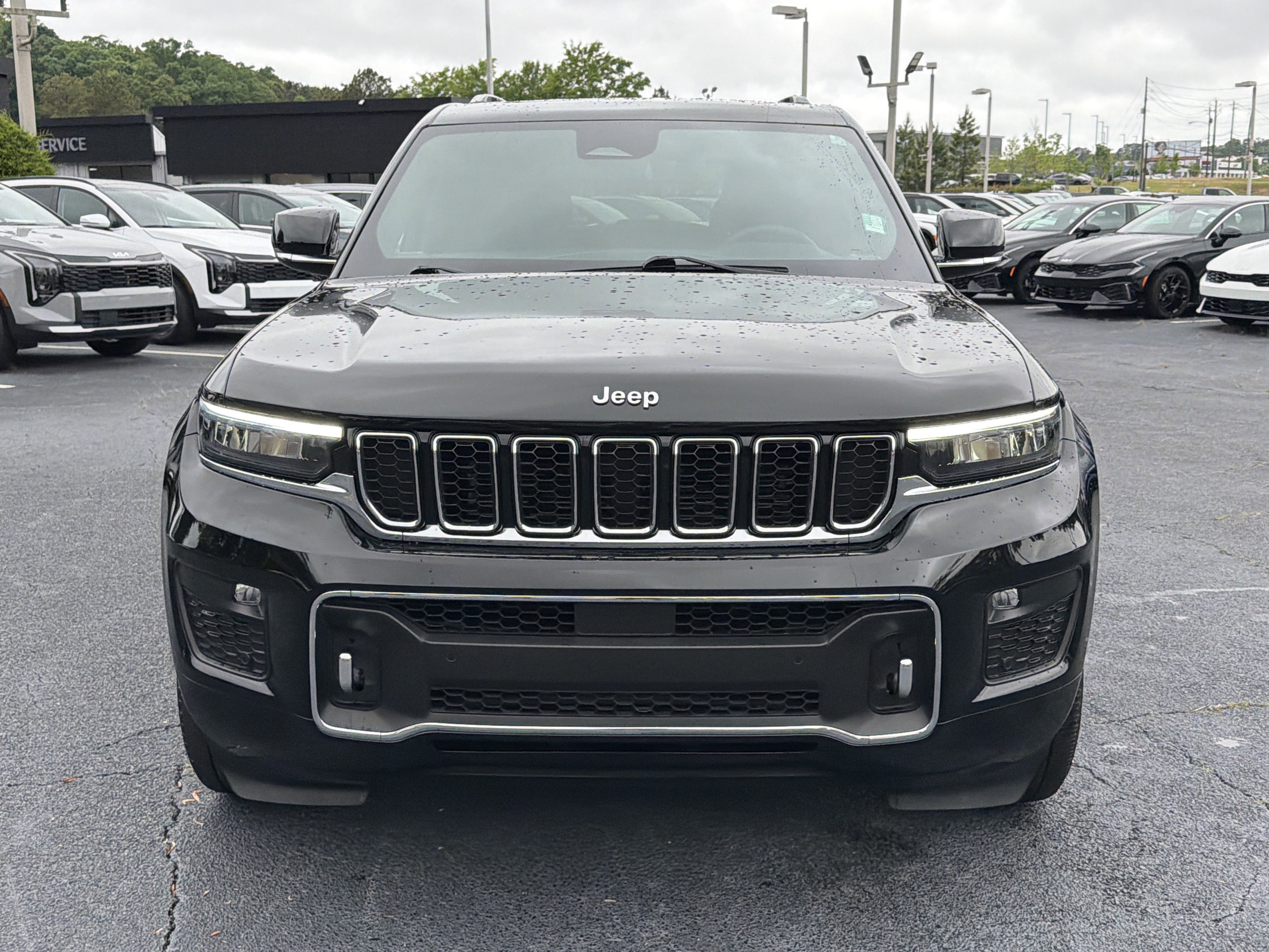 Used 2023 Jeep Grand Cherokee Overland w/ Luxury Tech Group IV AWD/4WD image 2