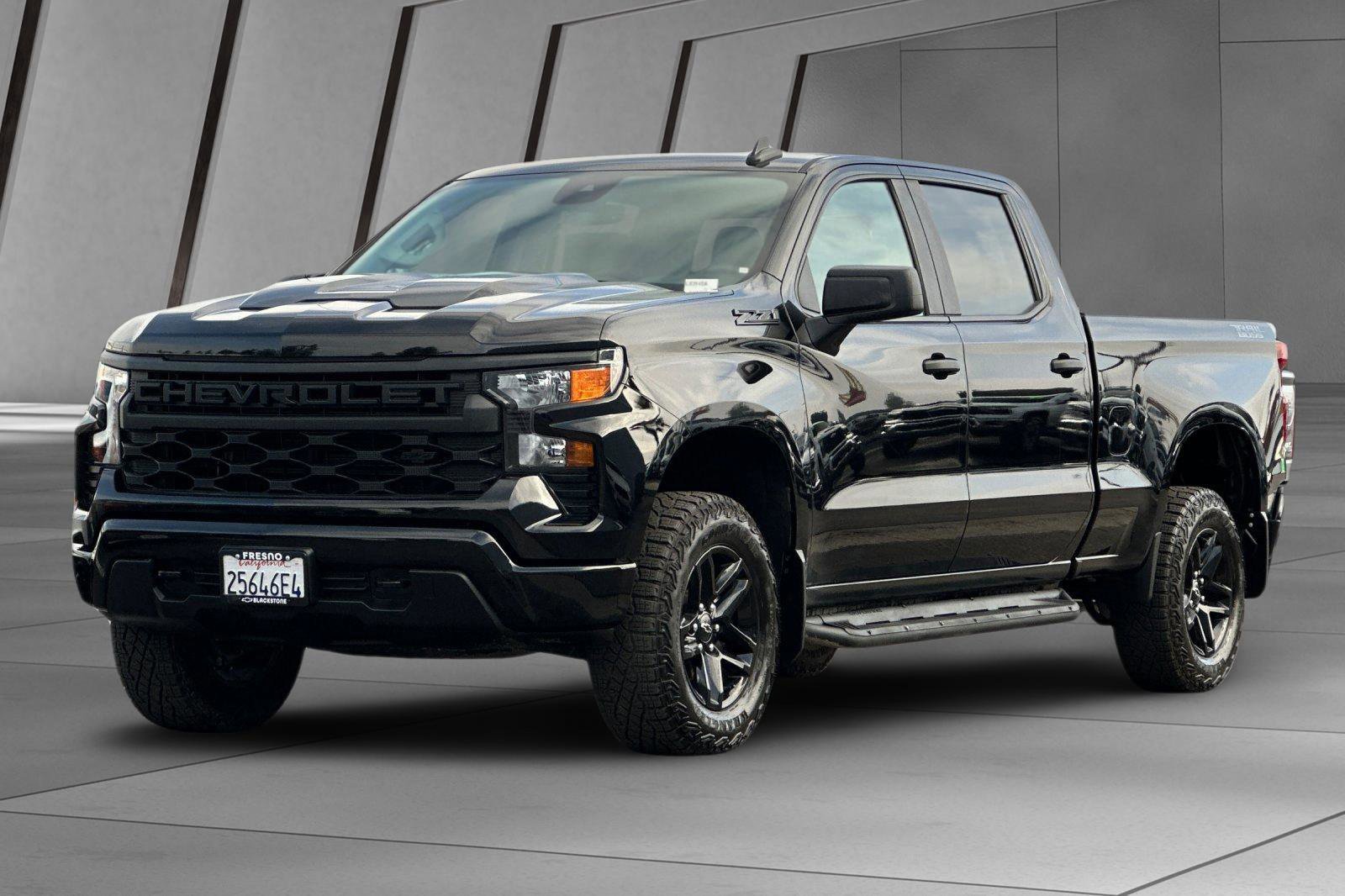 Used 2025 Chevrolet Silverado 1500 Custom Trail Boss w/ Dark Appearance Package image 8