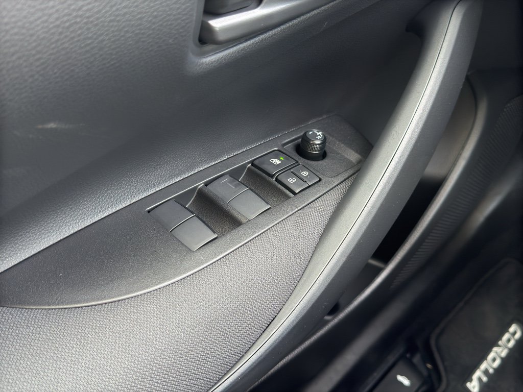 Used 2026 Toyota Corolla LE FWD image 27