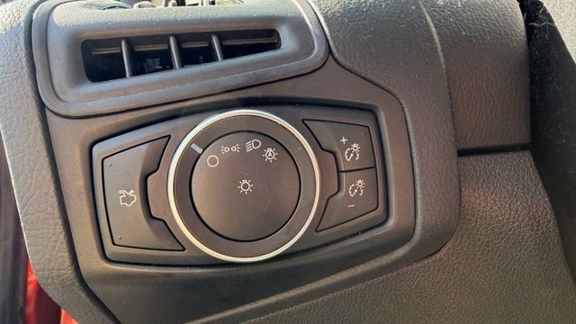 Used 2018 Ford Focus SE w/ Cold Weather Package FWD image 15