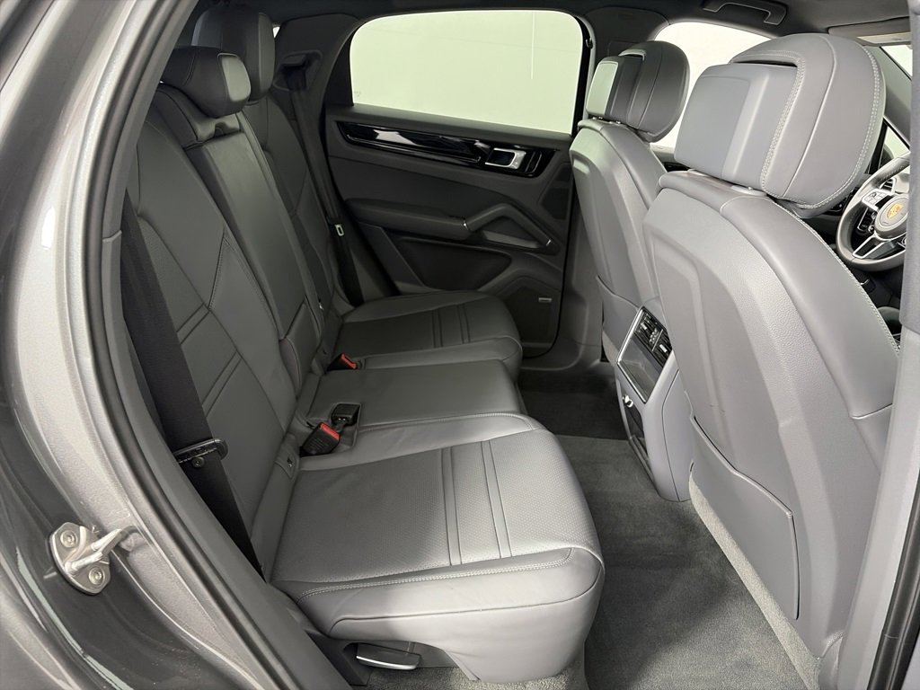 Used 2020 Porsche Cayenne image 27