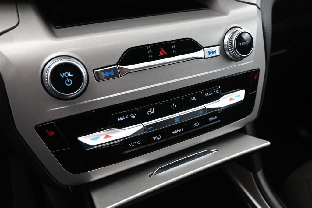 Used 2023 Ford Explorer XLT RWD image 17