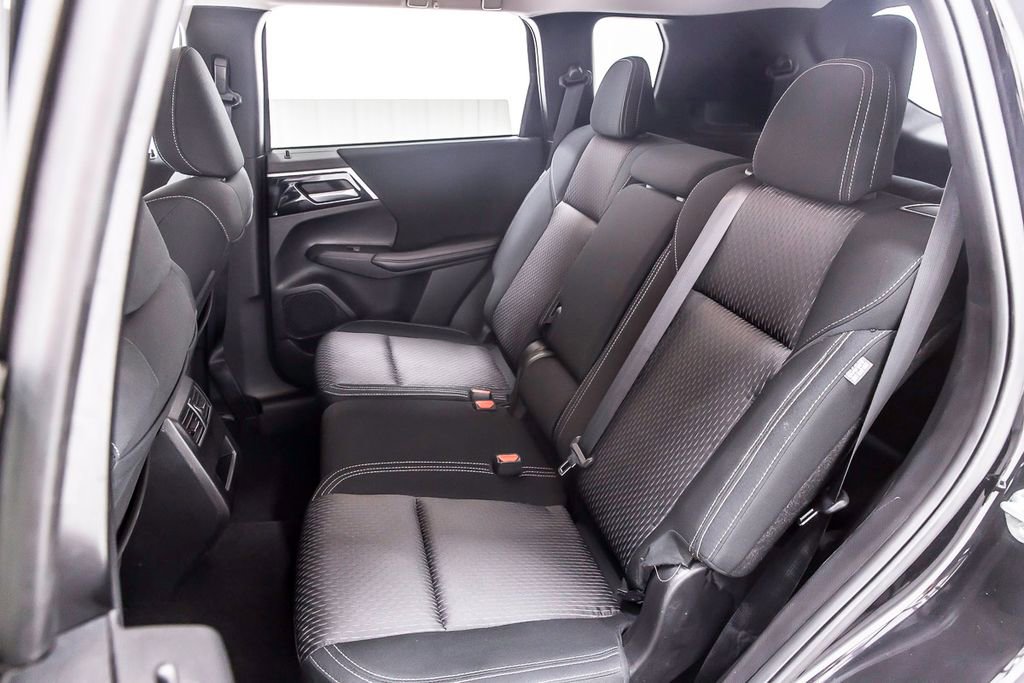 Used 2024 Mitsubishi Outlander ES image 29