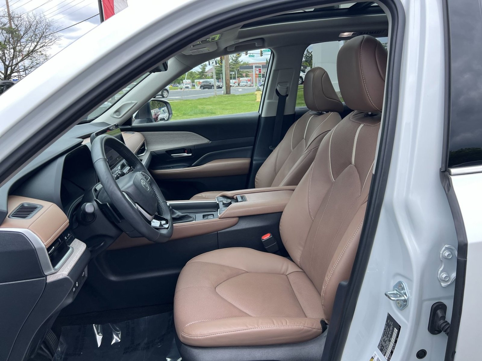 Used 2024 Toyota Grand Highlander AWD image 13