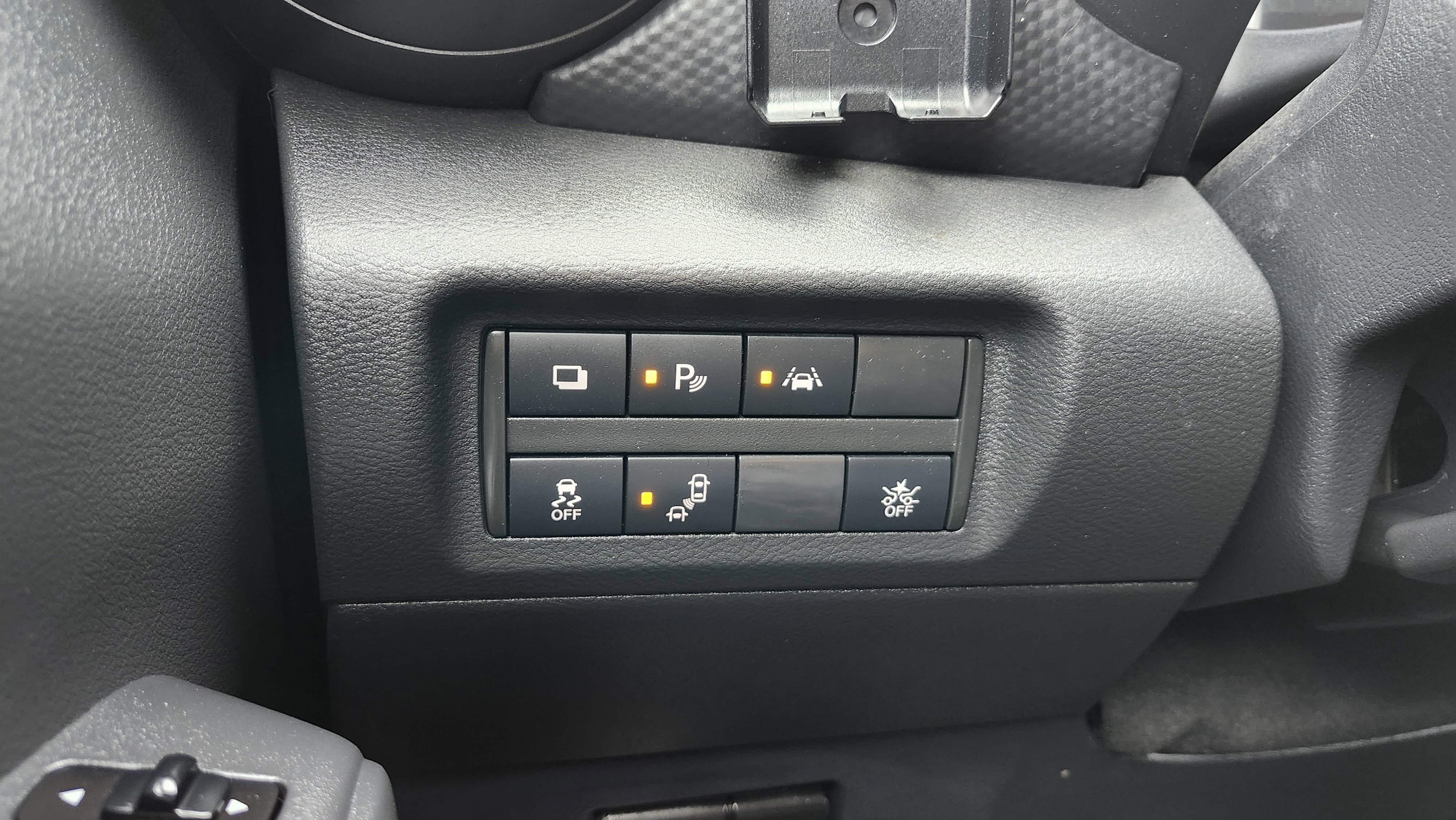 Used 2022 Nissan Kicks S image 9