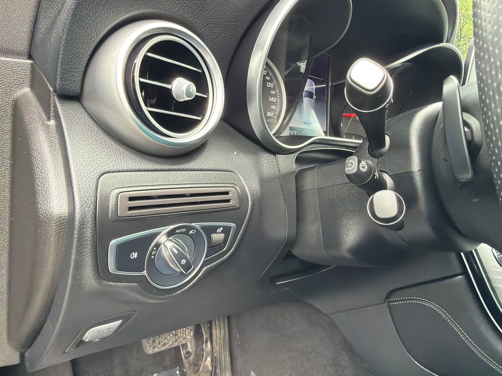 Used 2018 Mercedes-Benz GLC 300 4MATIC image 27