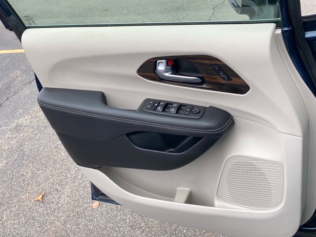 Used 2023 Chrysler Pacifica Limited image 22