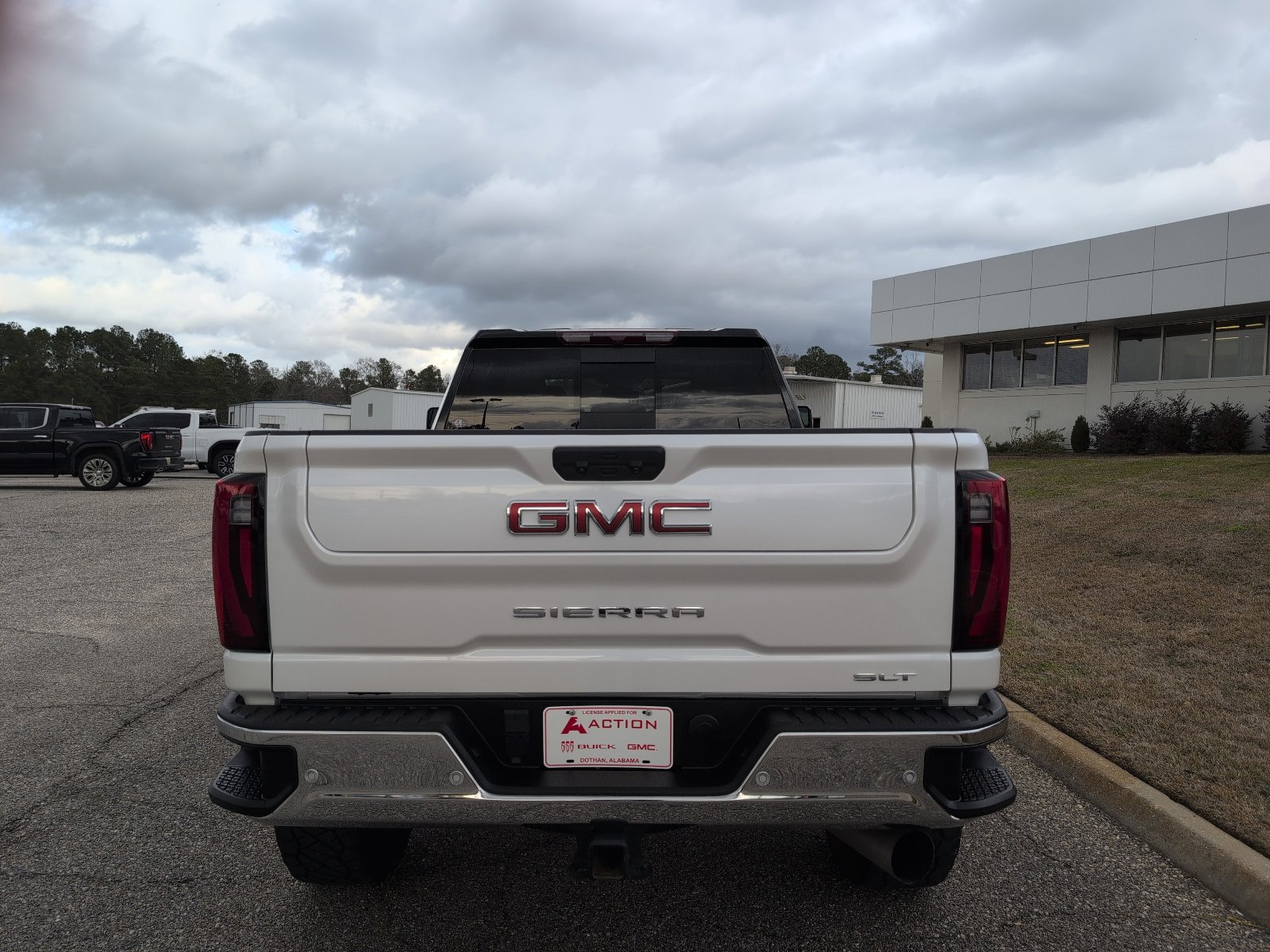 Used 2024 GMC Sierra 2500 SLT w/ SLT Premium Package image 3