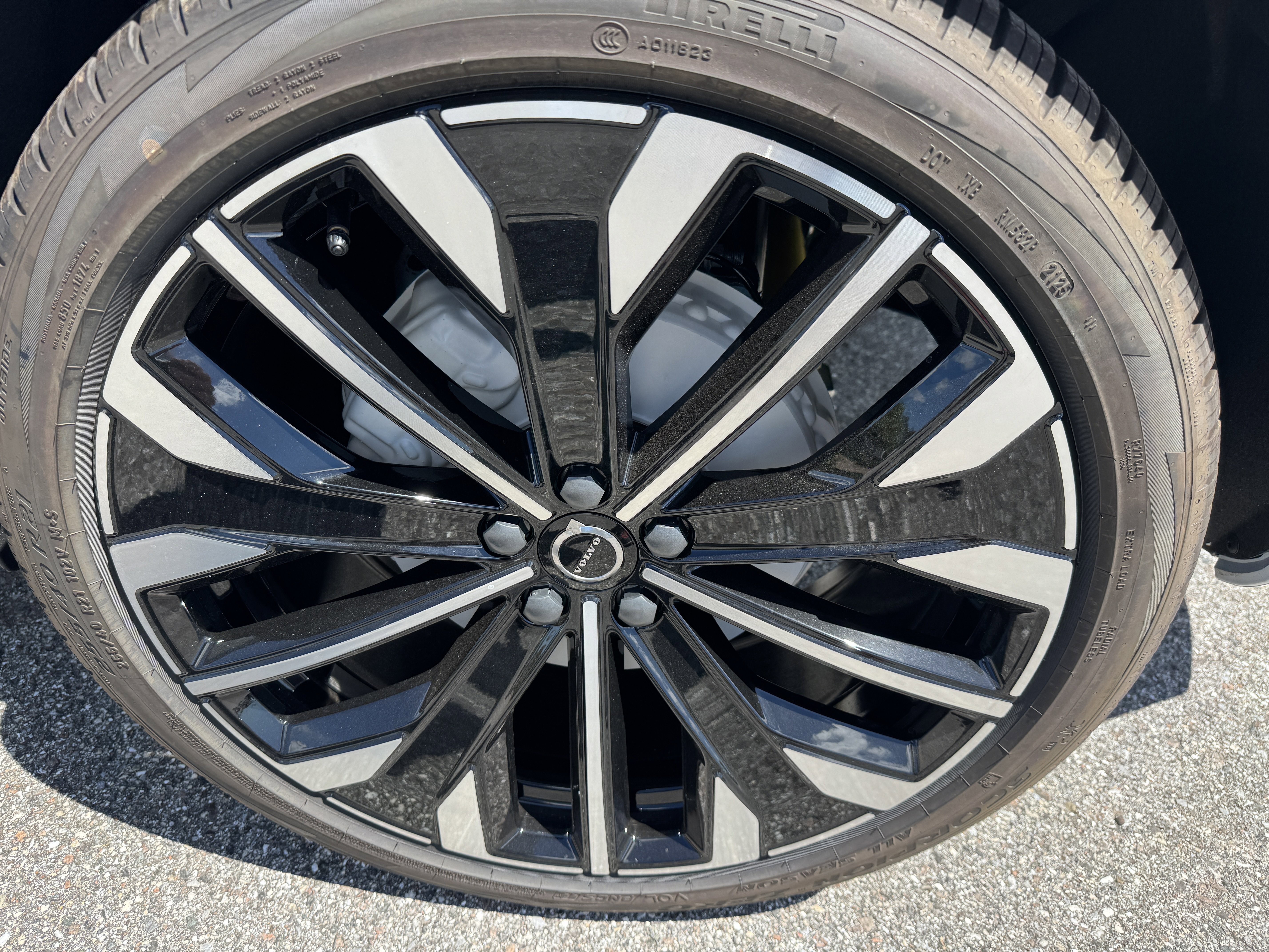 New 2026 Volvo XC60 B5 Ultra w/ Protection Package image 31