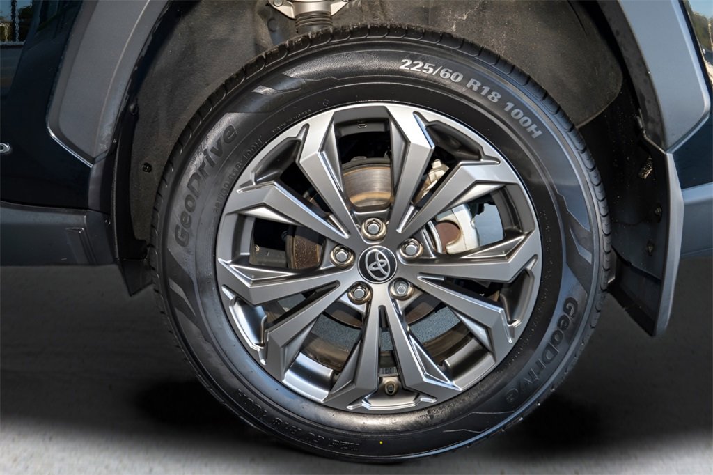 Used 2022 Toyota RAV4 XLE Premium image 20