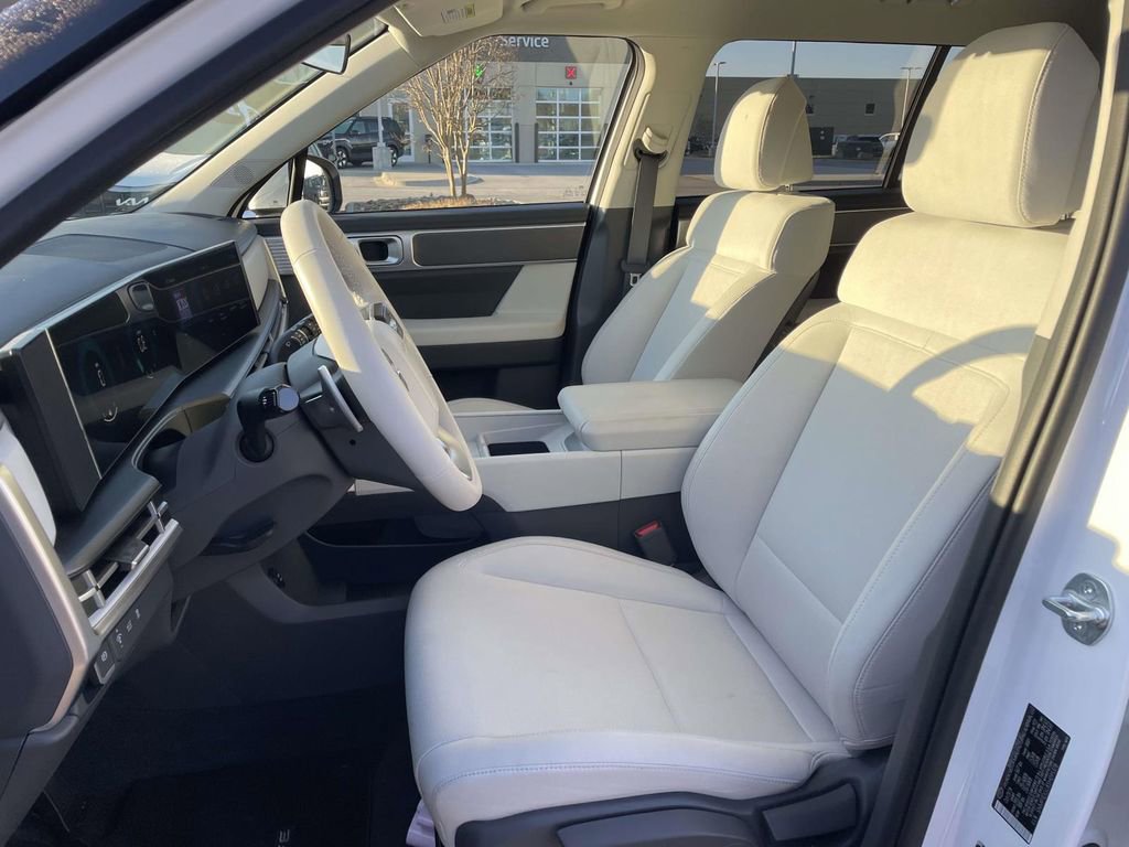 Used 2025 Hyundai Santa Fe SE AWD/4WD image 8